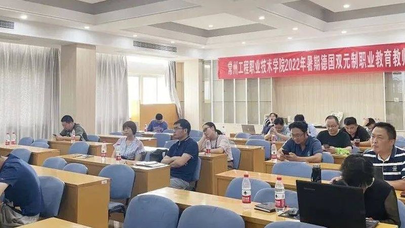 小标题：PPT模板的重要性